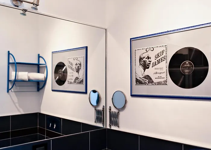 Bed & Breakfast Bed & Blues